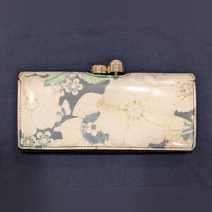 Ted Baker Floral Print Wallet Gold Clasp.  Style White Flowers Purse